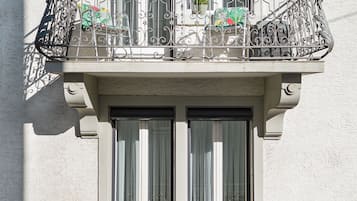 Suite, 2 kamar tidur, balkon | Teras/patio
