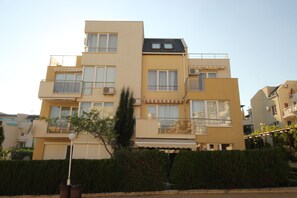 Front of property - Menada Belle View Apartments (Sveti Vlas)