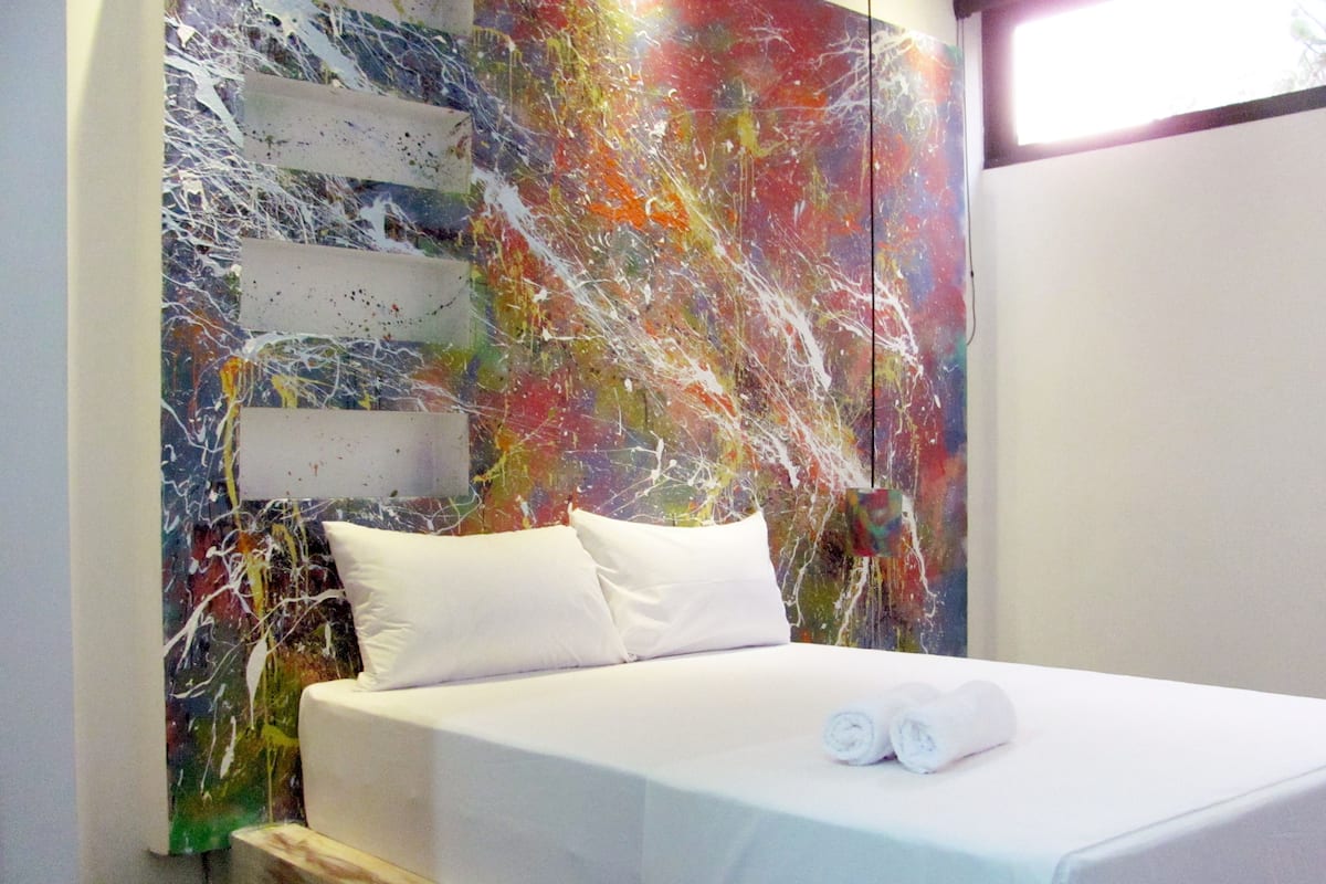 Desk, WiFi (free), individually decorated, bed sheets