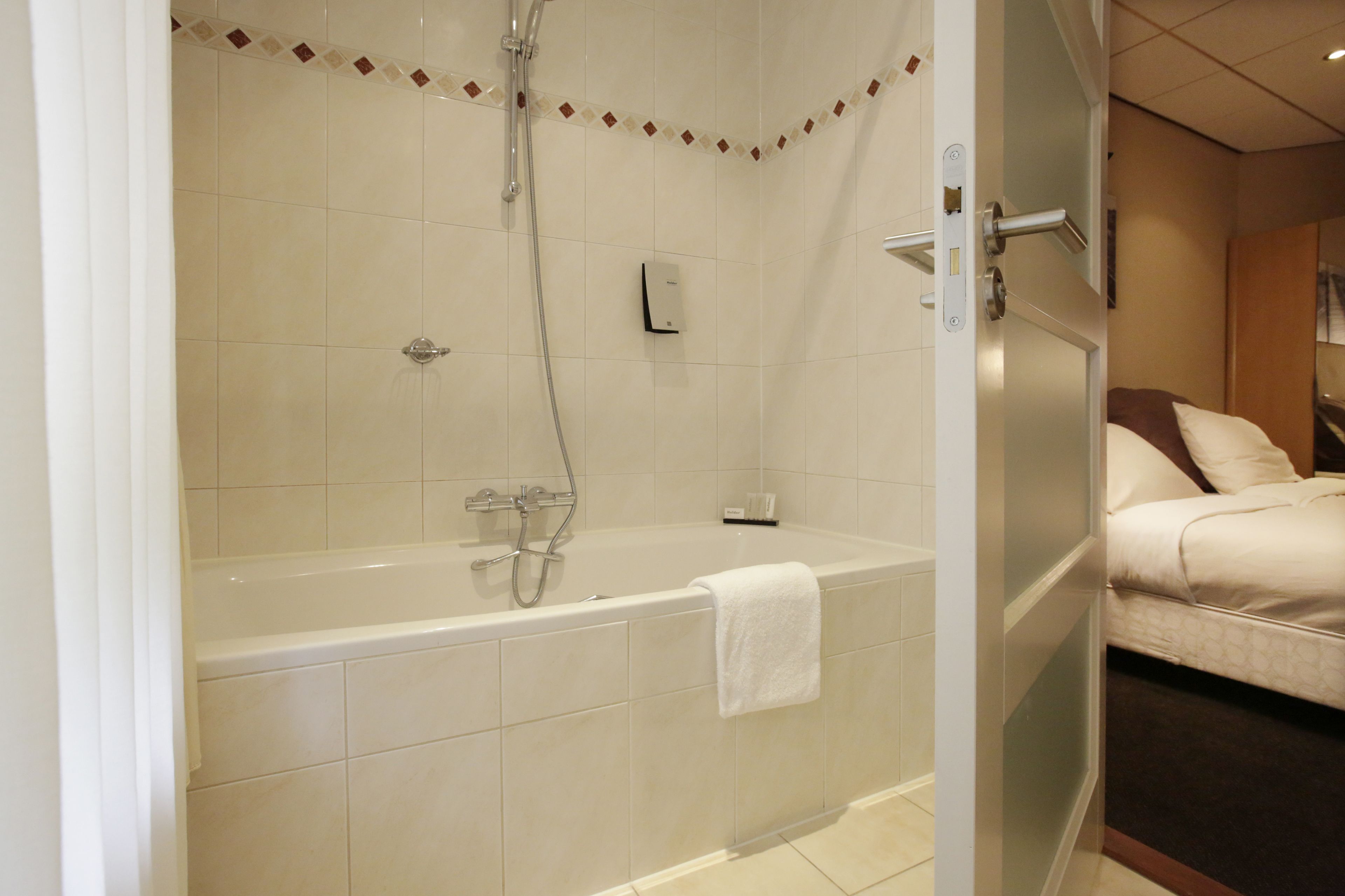 deep-soaking bathtub