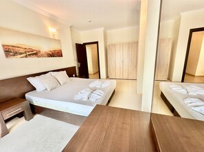 Apartamento clássico, vista para a piscina | Wi-Fi (sobretaxa), roupa de cama