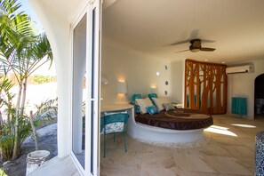 Villa Deluxe, 4 habitaciones, vista al mar, frente al océano | 4 habitaciones, caja de seguridad en la habitación y escritorio 