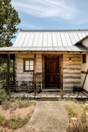 Front of property - Francesca's (Fredericksburg)