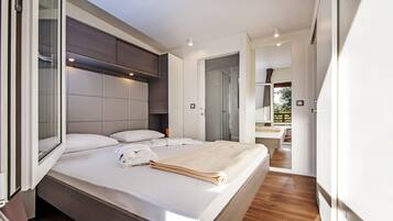 Superior Family Mobile Home, 2 Bedrooms,  Terrace, Ground Floor | 2 bedrooms, soundproofing, WiFi, bed sheets