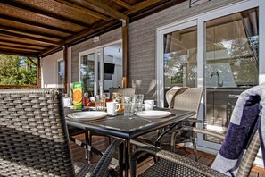 Superior Family Mobile Home, 2 Bedrooms, Terrace, Ground Floor | Hiên