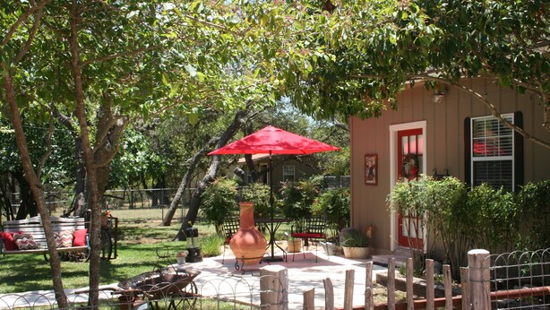 Cottage (Pot Belly Stove) | Teras/patio