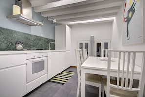 Apartment, 2 Schlafzimmer, Kanalblick | Eigene Küche