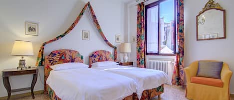 Apartment, 2 Bedrooms | 2 bedrooms, desk, free WiFi