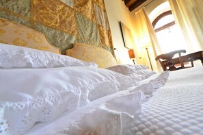 Apartment, Canal View | 1 bedroom, iron/ironing board, cribs/infant beds, free WiFi