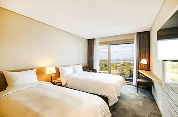 Blackout drapes, iron/ironing board, free WiFi, bed sheets - The Best Jeju Seongsan (Seogwipo)