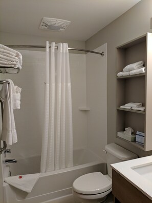 Free toiletries, hair dryer, towels - Microtel Inn & Suites by Wyndham Clarion (Clarion)