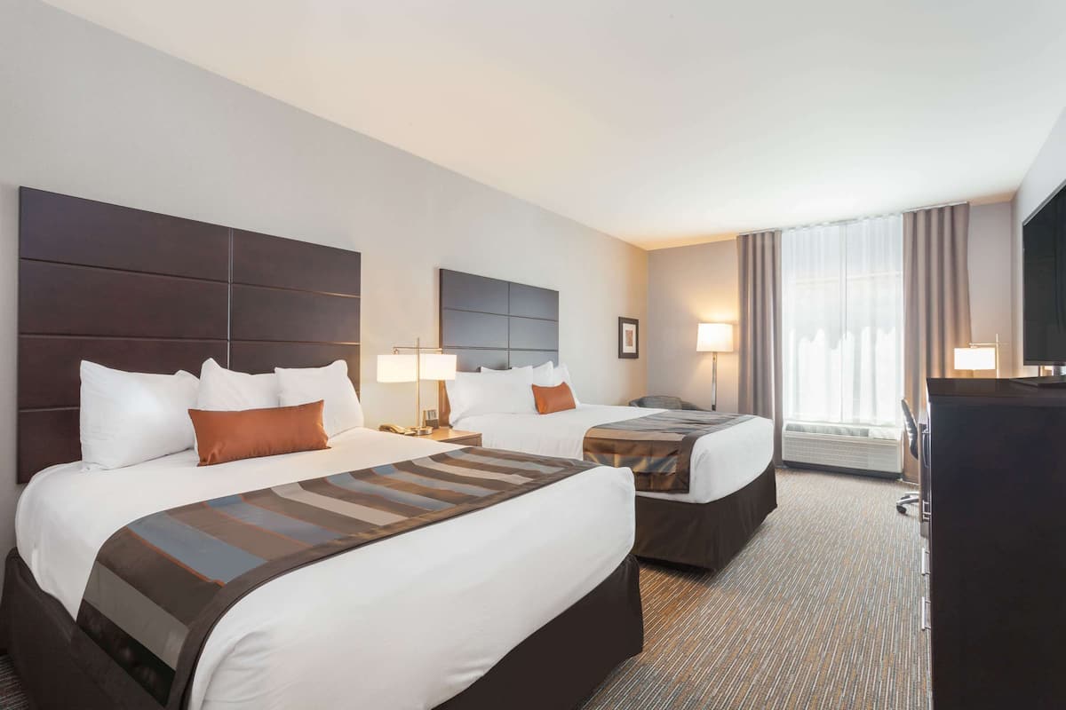 premium bedding, pillow-top beds, in-room safe, desk