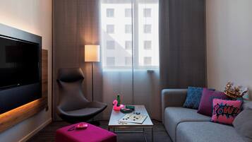 Family Room, 1 Double Bed | Living area | 42-inch LCD TV with satellite channels, Smart TV, Netflix