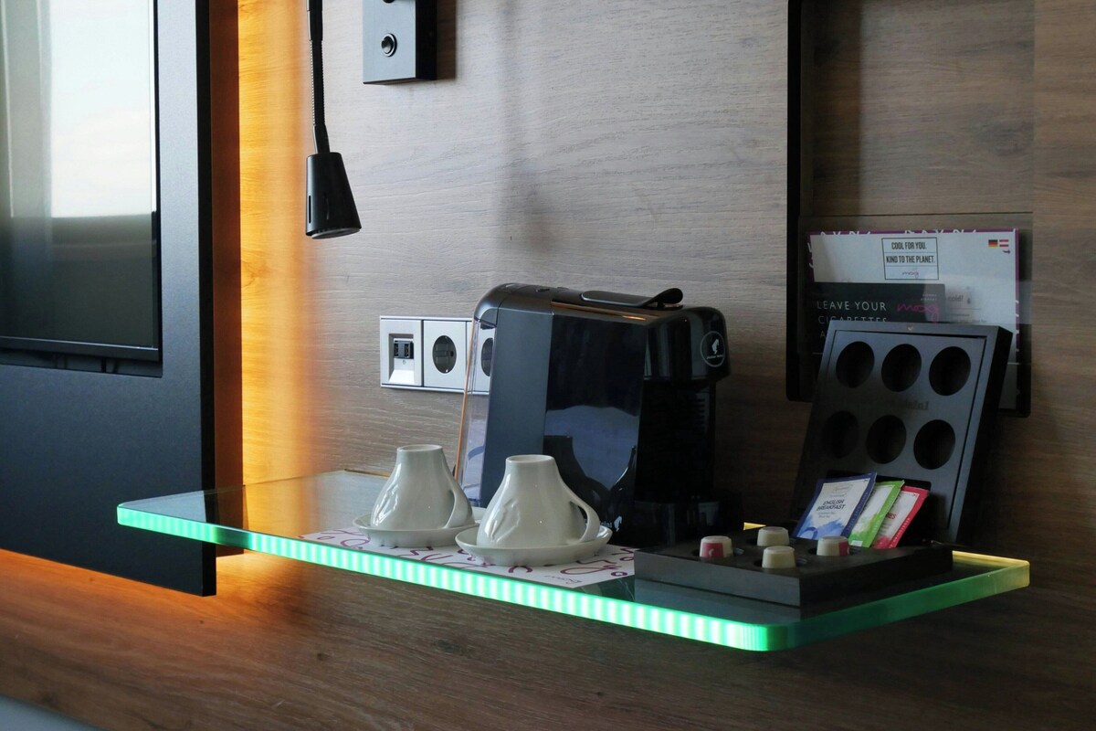 Blackout drapes, soundproofing, cribs (free), WiFi (free)
