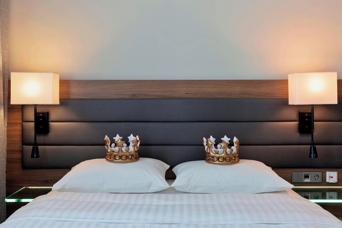 family room, 1 double bed, non smoking | blackout curtains, soundproofing, free cots/infant beds, free wifi