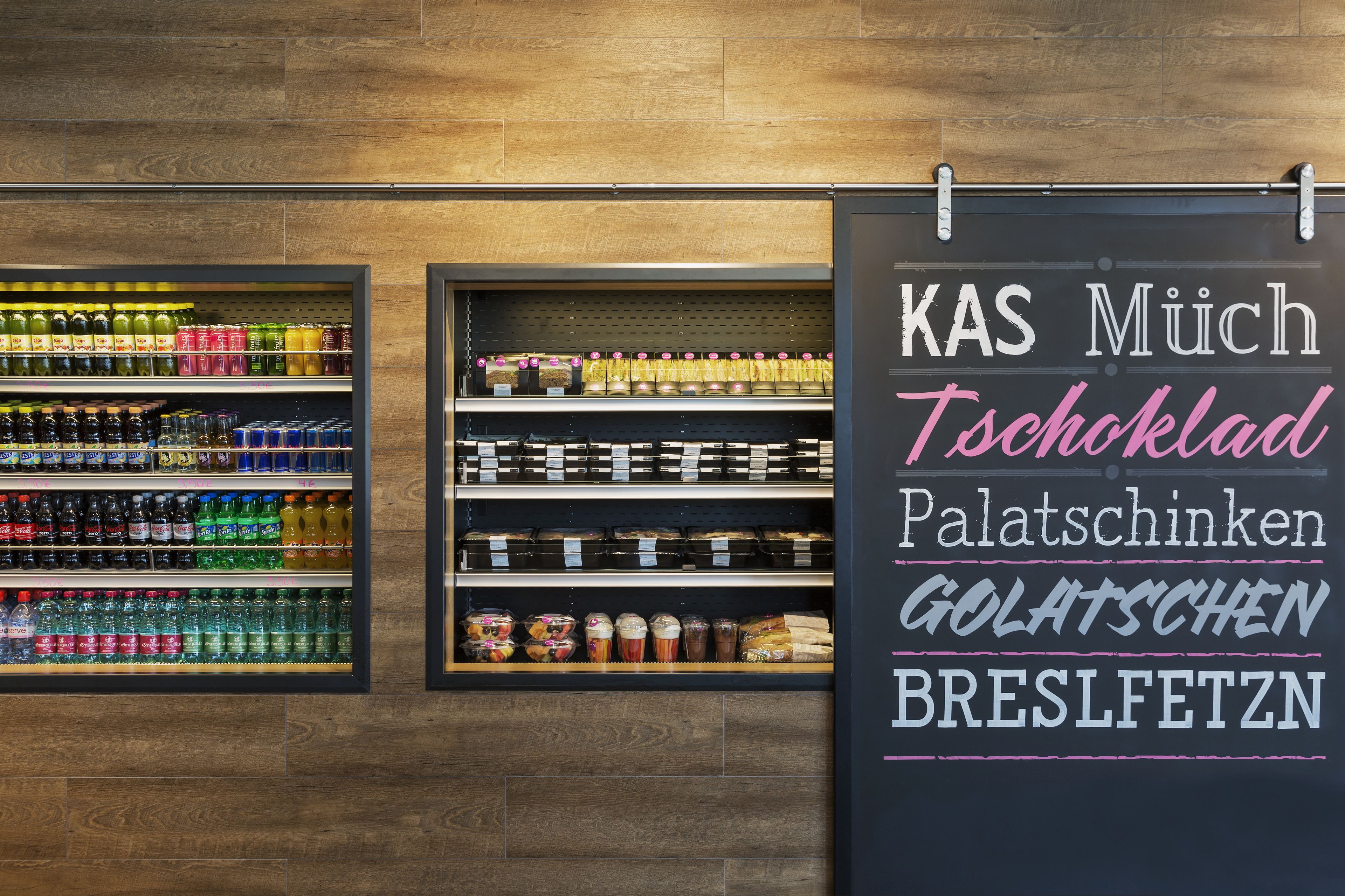 Daily continental breakfast (EUR 23 per person)