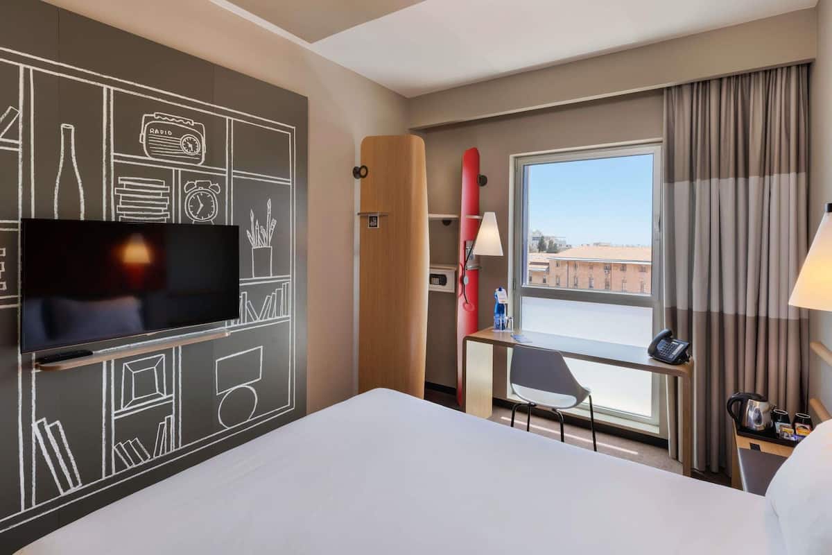 Standard Triple Room, Multiple Beds | In-room safe, desk, laptop workspace, blackout drapes