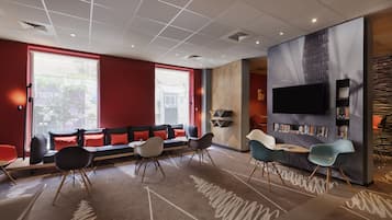 Coin salon dans le hall