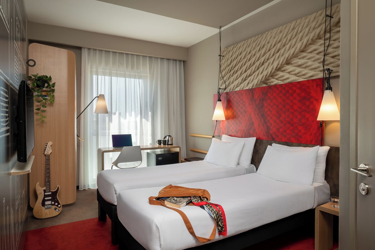 Standard Twin Room, 2 Twin Beds | In-room safe, desk, laptop workspace, blackout drapes