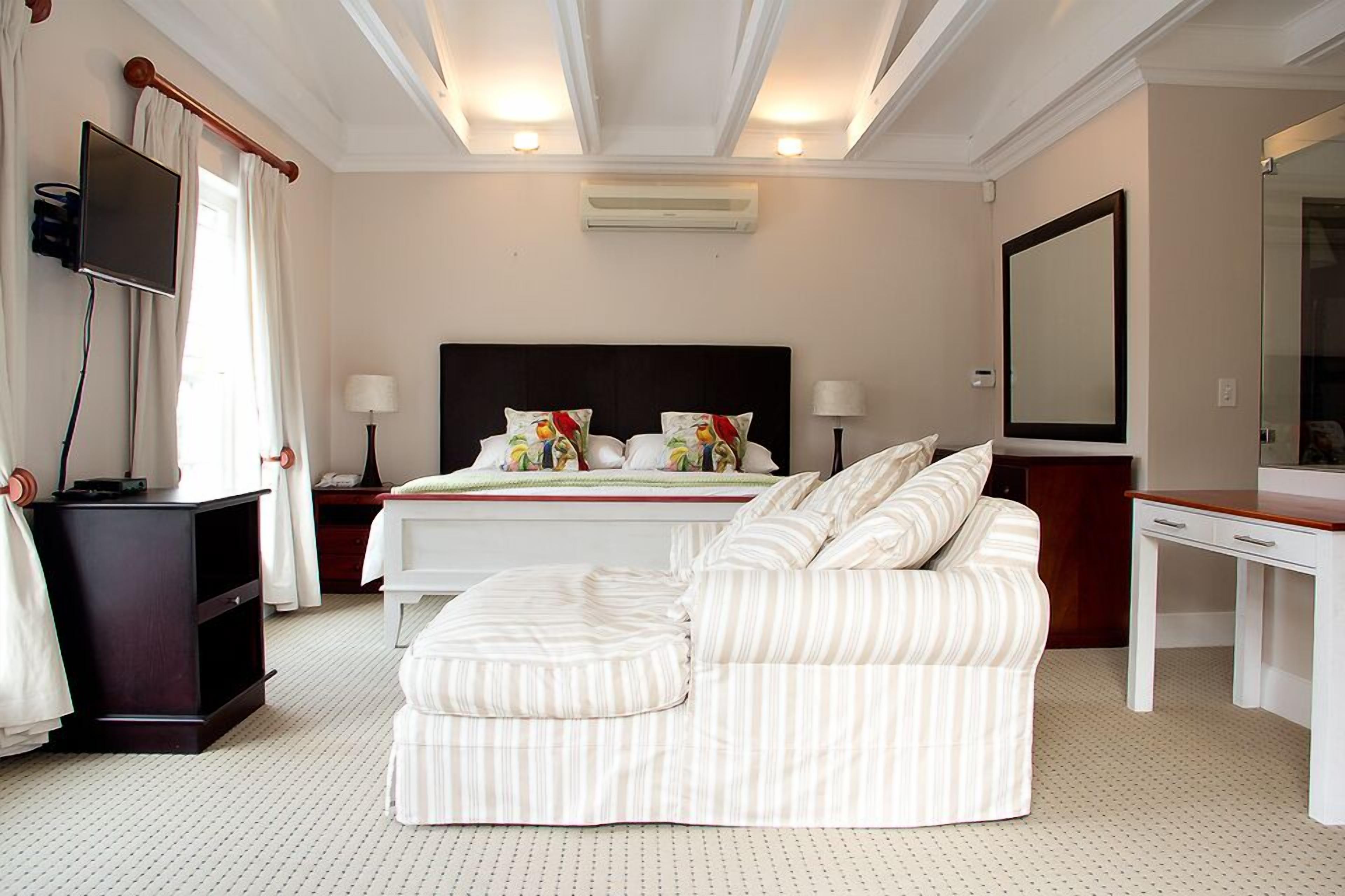 Honeymoon Suite (Pine) | Premium bedding, pillowtop beds, minibar, in-room safe