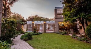Exterior - Tokai Forest Guest House (Cape Town)
