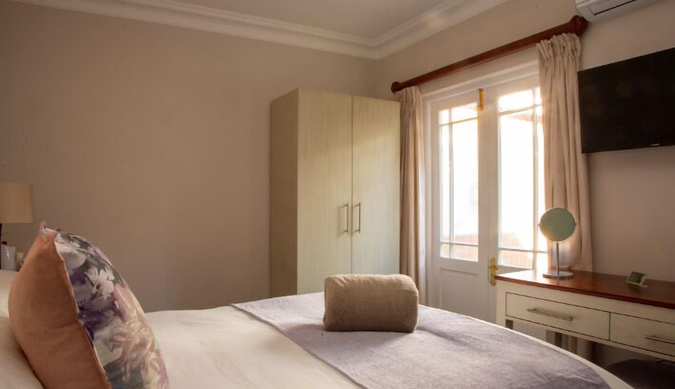 Standard Room (Willow) | Premium bedding, pillowtop beds, minibar, in-room safe