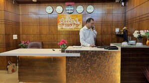 Reception - Hotel Jashn Inn near Apollo Hospital, Delhi (New Delhi)