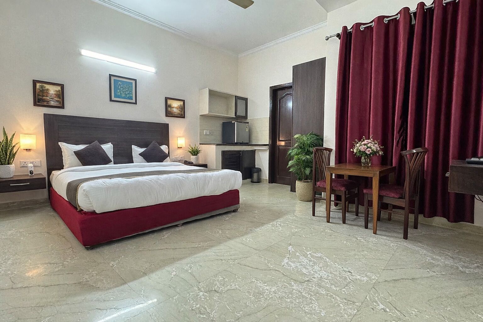 Premium Double Room | Hypo-allergenic bedding, minibar, desk, laptop workspace