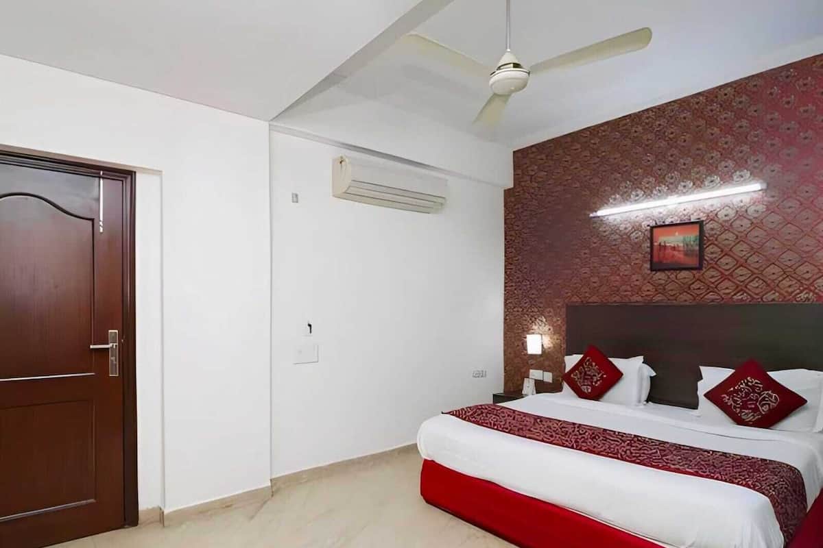 1 bedroom, hypo-allergenic bedding, minibar, desk