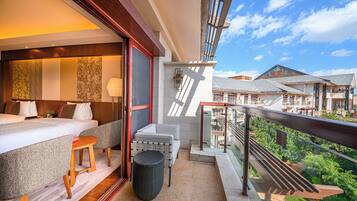 Minibar, in-room safe, desk, blackout curtains