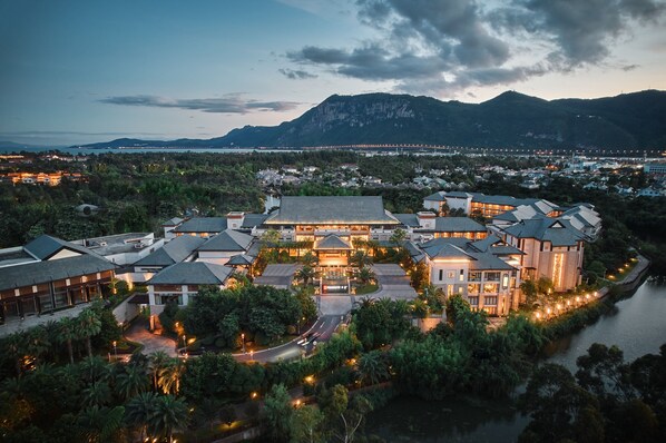 Exterior - HUALUXE Kunming by IHG (Kunming)