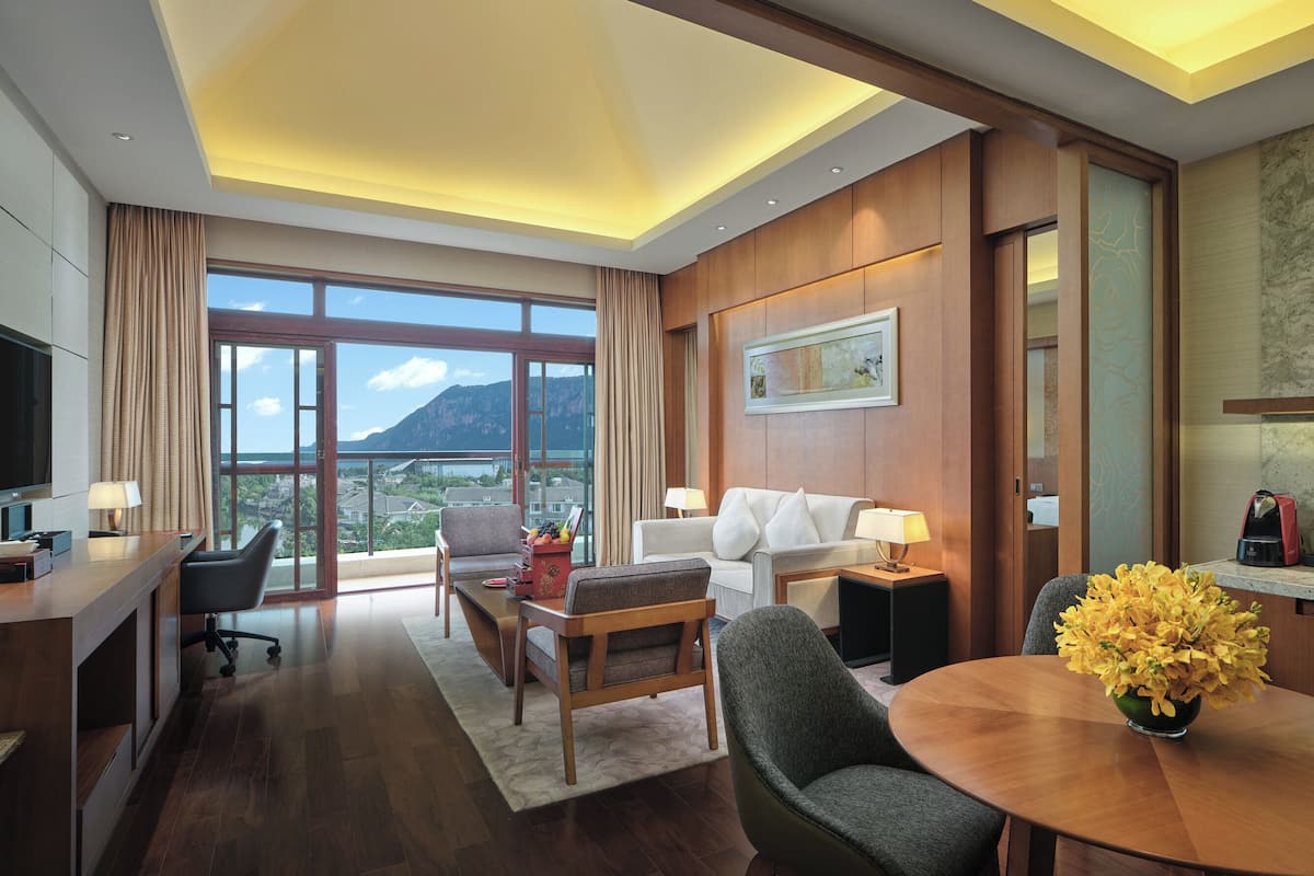 1 bedroom, minibar, in-room safe, desk