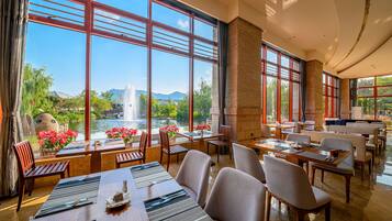 Esmorzar diari d'estil bufet (128 CNY per persona)