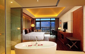 Chambre Standard, 1 très grand lit | Minibar, coffre-fort, bureau, rideaux d’obscurcissement