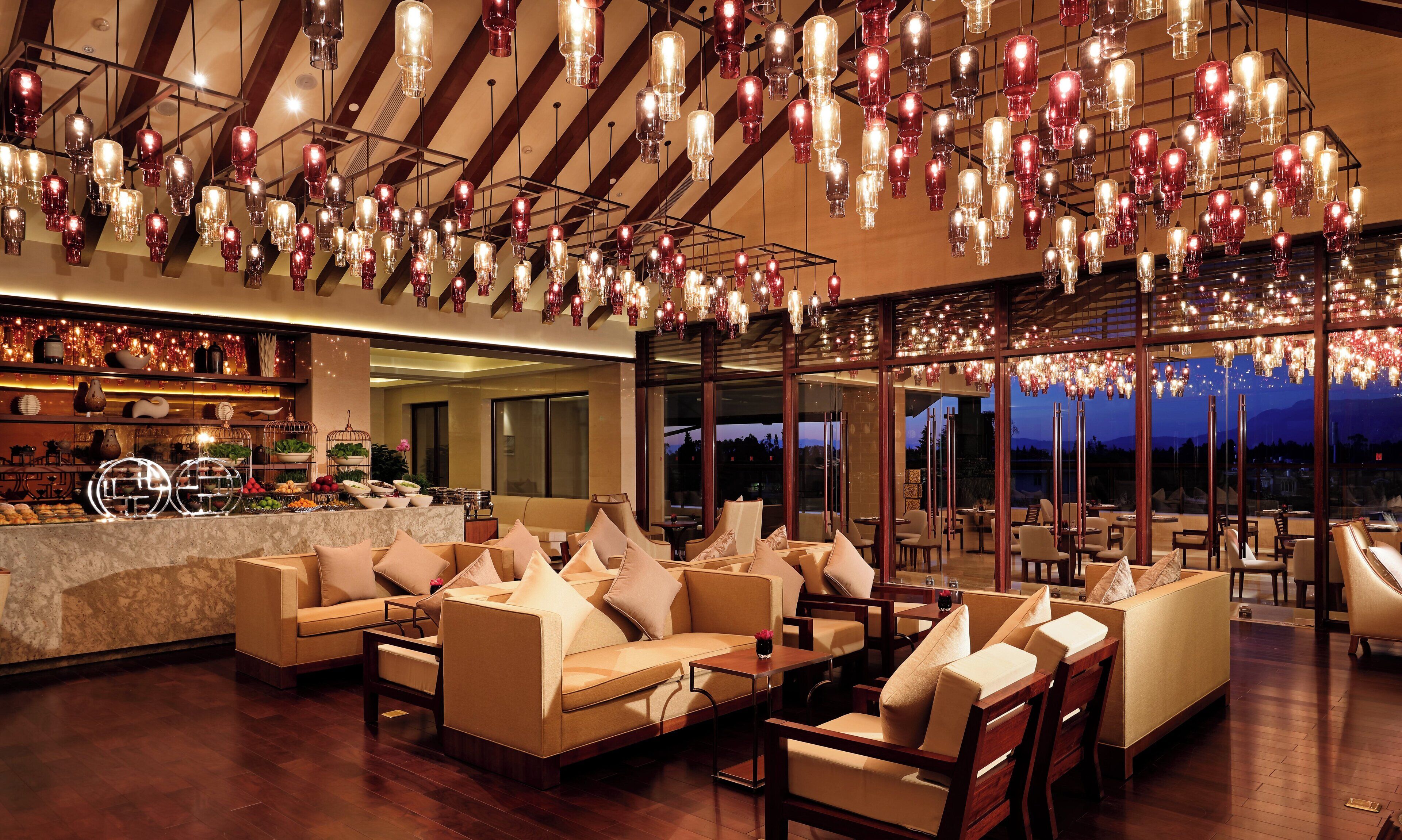 Minibar, Zimmersafe, Schreibtisch, Verdunkelungsvorhänge