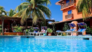 2 piscinas al aire libre, tumbonas