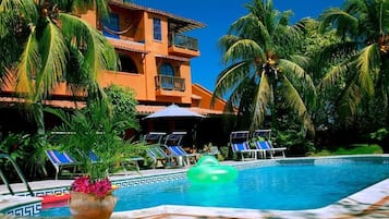 2 outdoor pools, pool loungers
