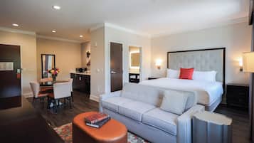 Caja de seguridad en la habitación, escritorio y cortinas blackout