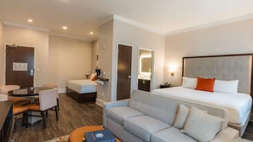 Caja de seguridad en la habitación, escritorio y cortinas blackout