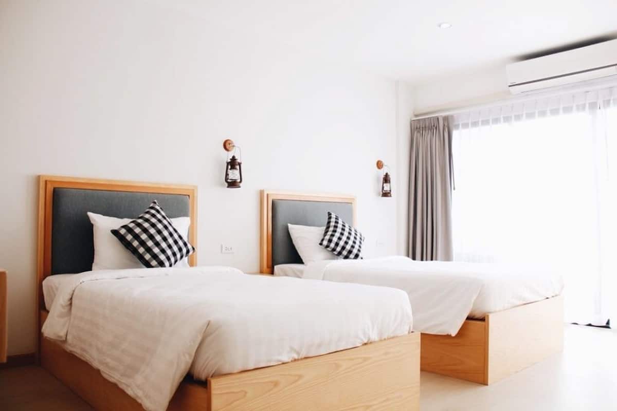 superior twin | desk, blackout curtains, free wifi, bed sheets