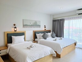 Escritorio, cortinas blackout, wifi gratis y ropa de cama 