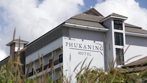 A modern building with a sign that reads "PHUKANING HOTEL". - Phukaning Hotel (Udon Thani)