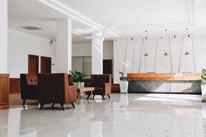 Lobby sitting area - Phukaning Hotel (Udon Thani)