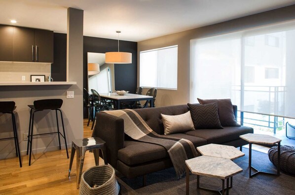 Flat-screen TV, fireplace