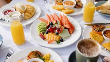 Se sirven desayunos, almuerzos y cenas
