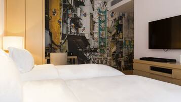 Standard Triple Single Room | Minibar, in-room safe, desk, soundproofing