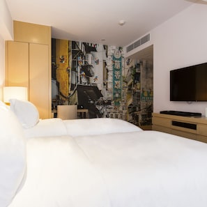 Standard Triple Single Room	 | Minibar, in-room safe, desk, soundproofing - Caravel Hotel (Macau)