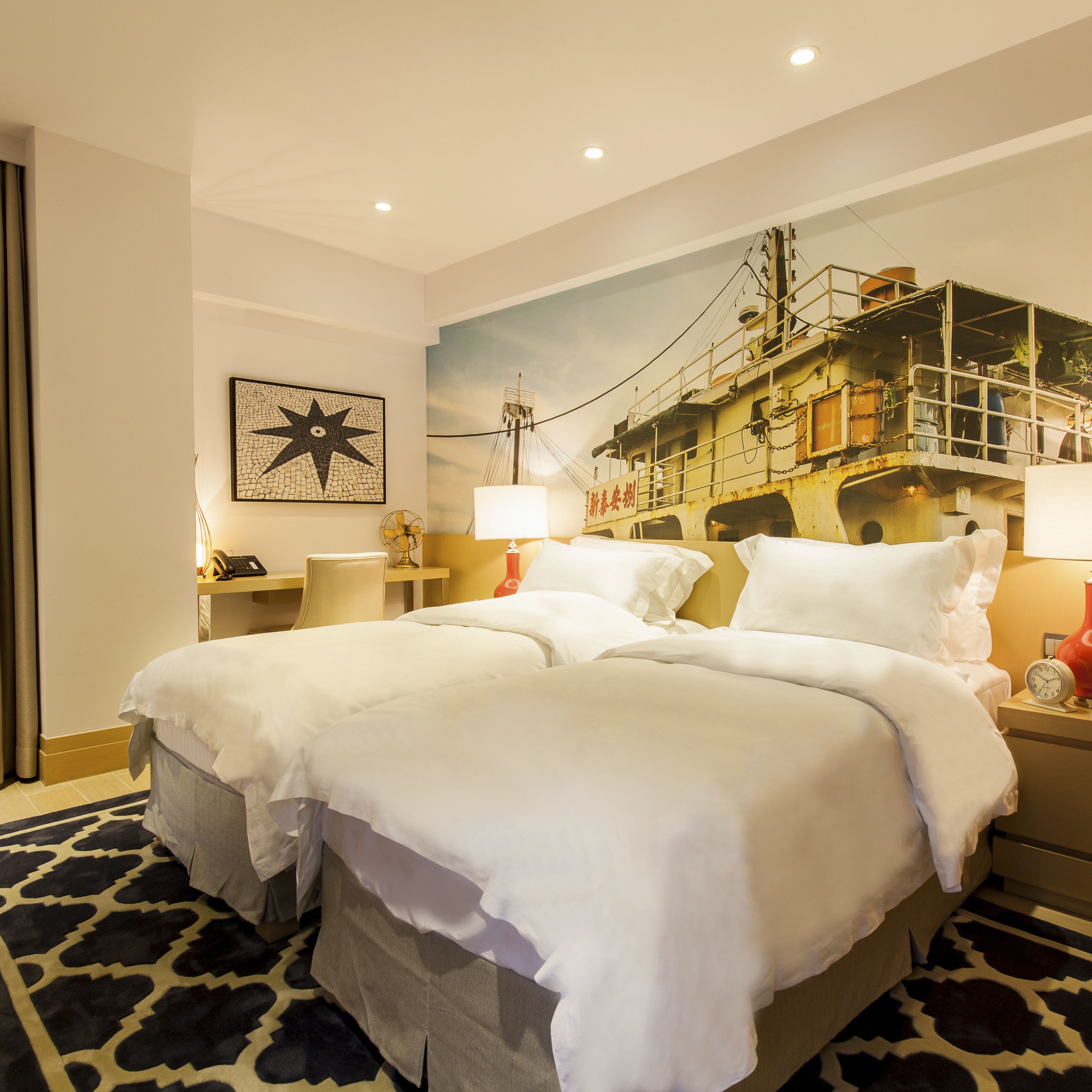 standard twin room | minibar, in-room safe, desk, soundproofing