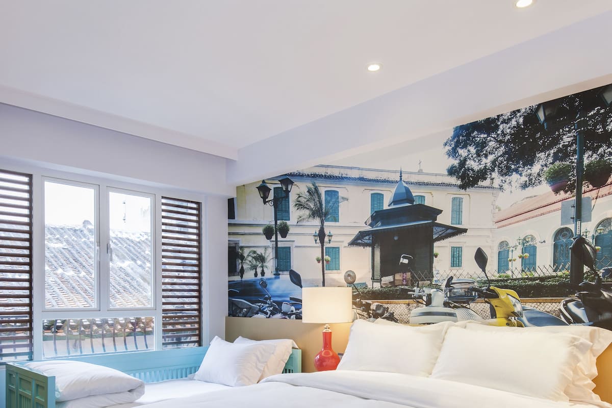 standard triple room | minibar, in-room safe, desk, soundproofing