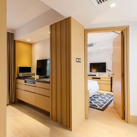 Double Suite | Minibar, in-room safe, desk, soundproofing
